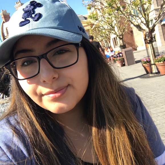 Meet your Posher, Kimberly - Picture 1 of 1